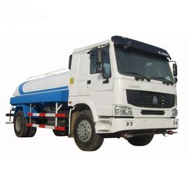 LHD que conducía los vehículos del propósito especial utilizó los camiones del tanque de agua para la limpieza del camino